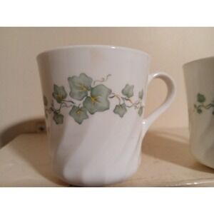 Corning Corelle Callaway‎ Ivy Mugs Set of 2 White Green Leaf Swirl Vitrelle USA